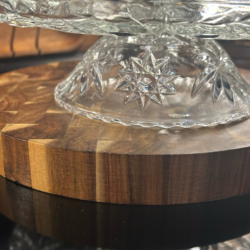 Elegant Glass Cake Stand with Gold Handle - Picture 4 of 8
